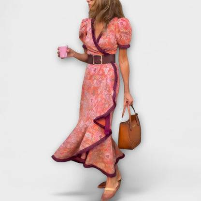 Elegantes rosa Maxikleid mit kurzen Ärmeln
