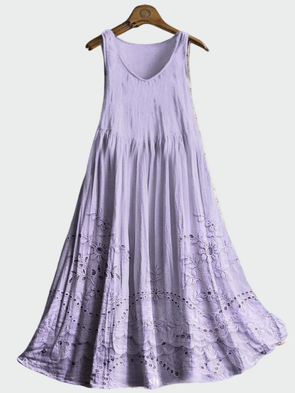 Weisses Kleid mit Lochstickerei