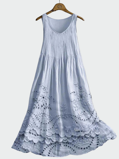 Weisses Kleid mit Lochstickerei