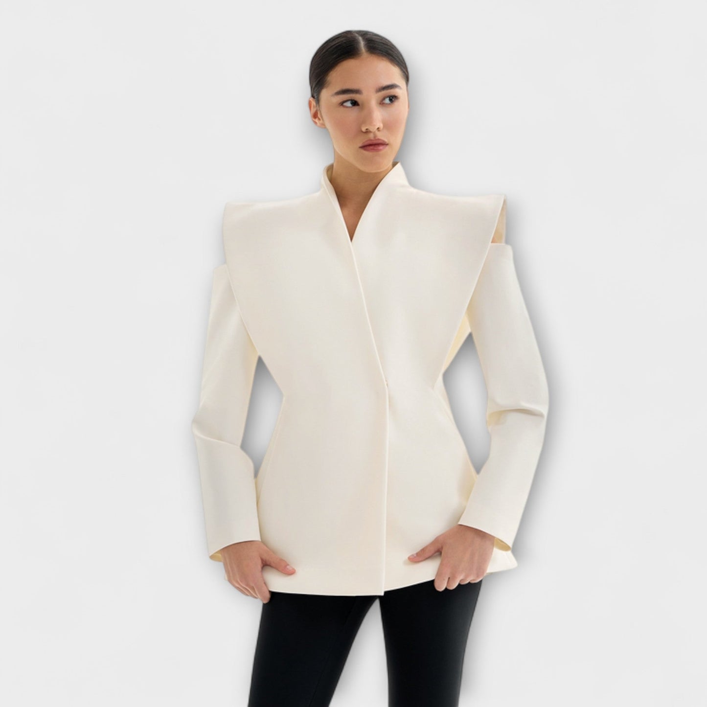 Valeria - Cremefarbener skulpturaler Schulterblazer