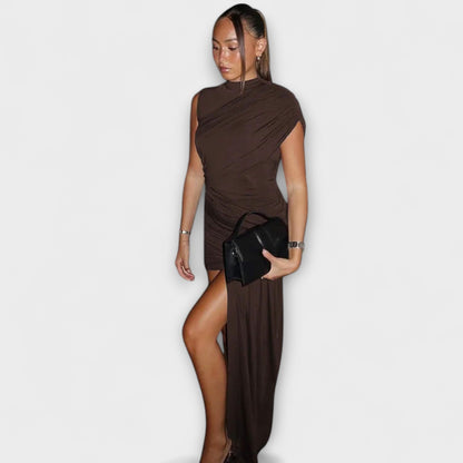Lila - Braunes Plissee-Kleid mit Rundhalsausschnitt
