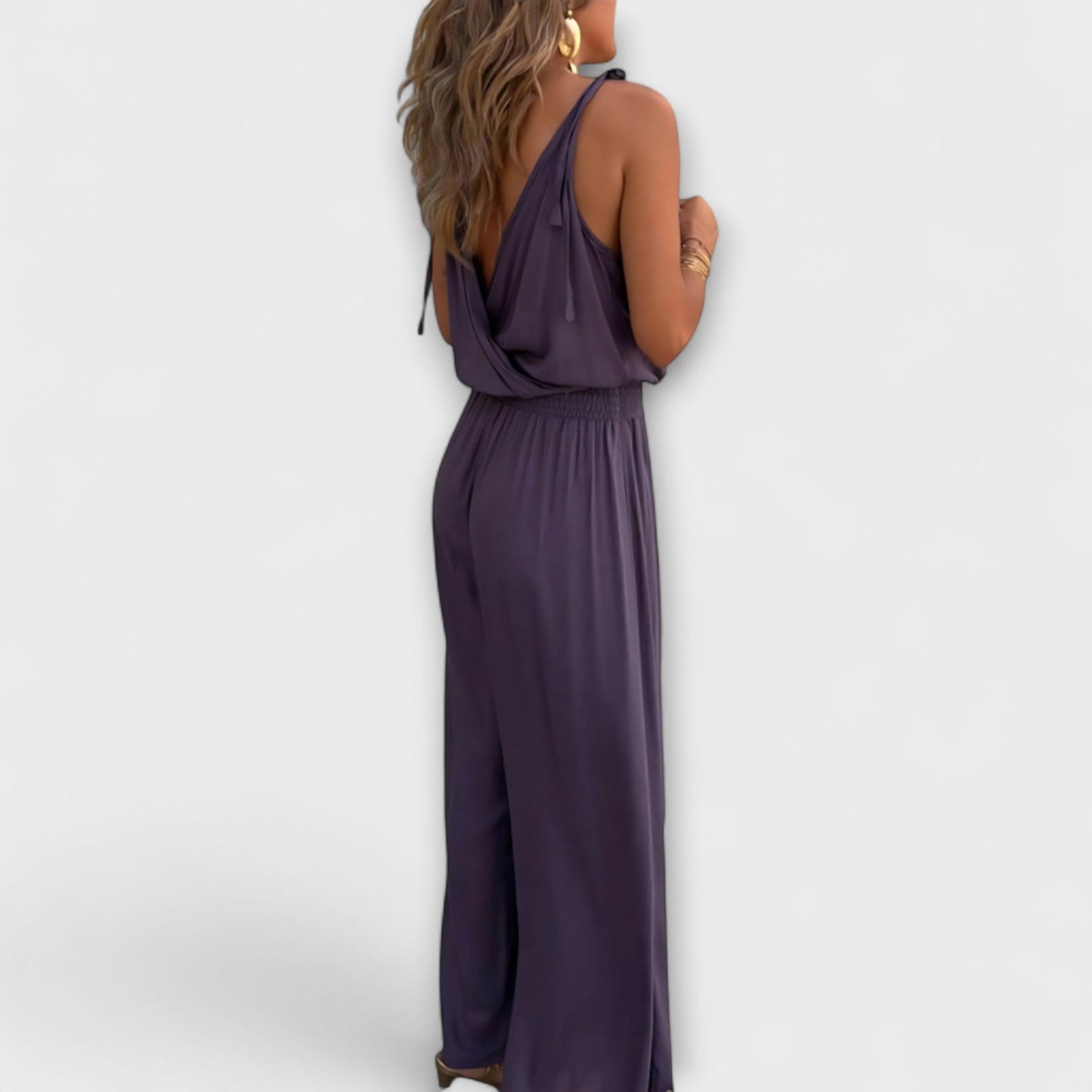 Angela | Donatila V-Ausschnitt Jumpsuit mit Stickerei und offenen Beinen