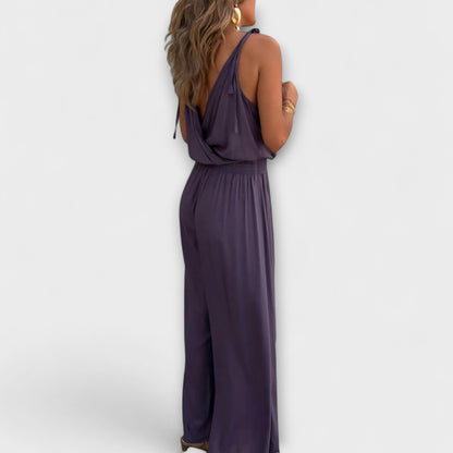 Angela | Donatila V-Ausschnitt Jumpsuit mit Stickerei und offenen Beinen