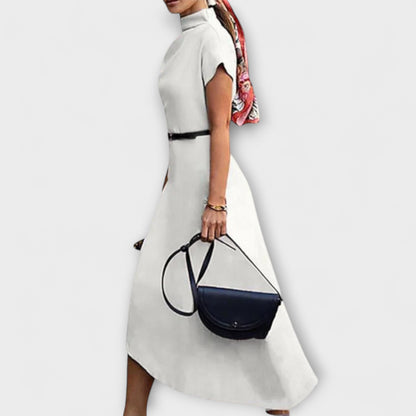 Amelia | Weisses asymmetrisches Urban-Kleid