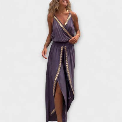 Angela | Donatila V-Ausschnitt Jumpsuit mit Stickerei und offenen Beinen