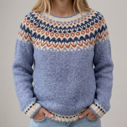 Das Nora | Hellblauer Pullover mit Norweger-Muster