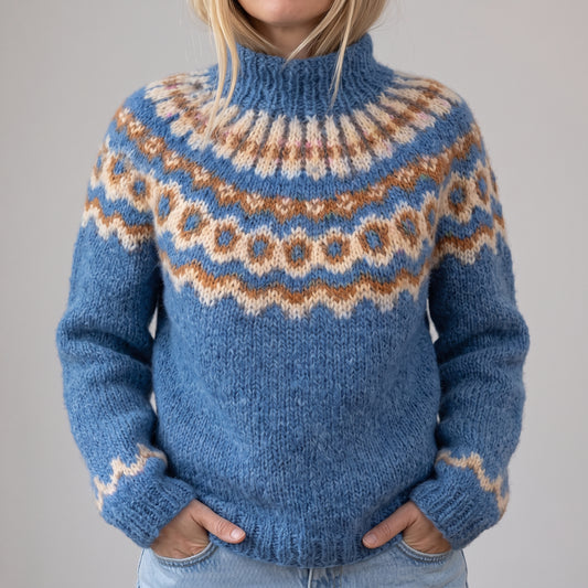 Das Sonja | Blauer Pullover mit Stehkragen und Norweger-Muster