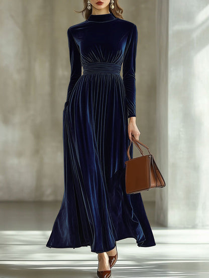 Margreth | Plissiertes Samt-Maxikleid