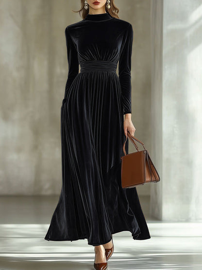 Margreth | Plissiertes Samt-Maxikleid