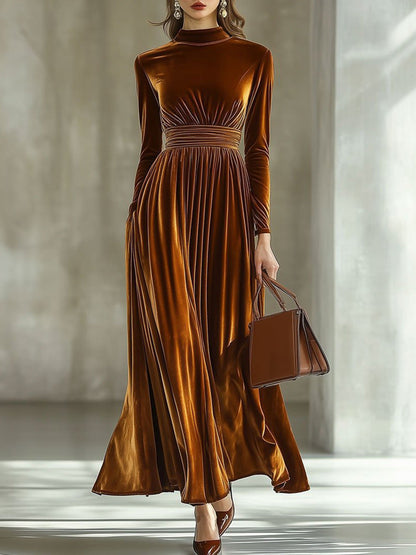 Margreth | Plissiertes Samt-Maxikleid