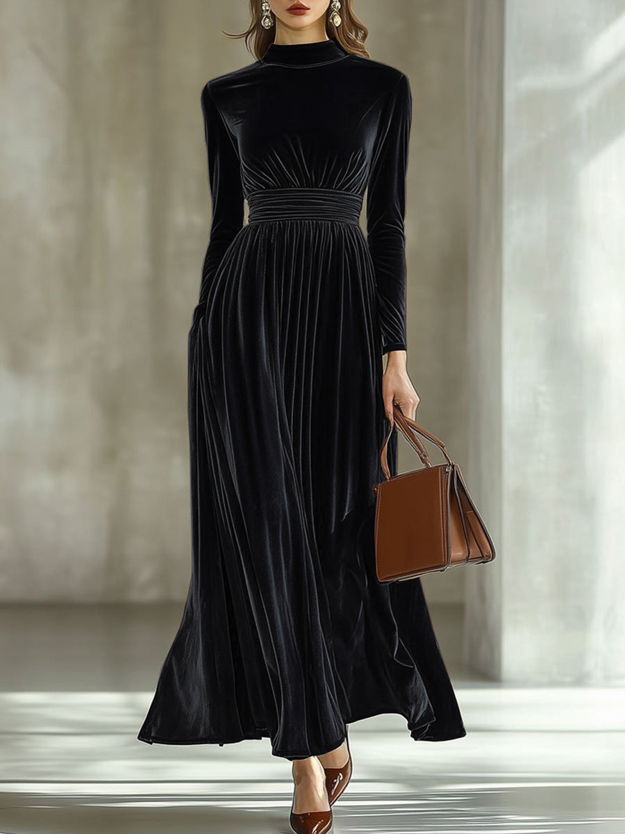 Margreth | Plissiertes Samt-Maxikleid