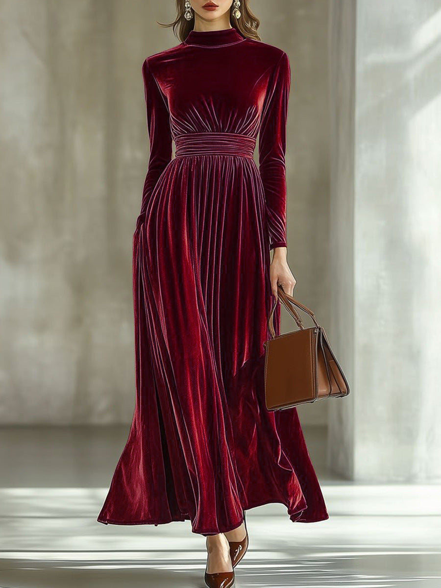 Margreth | Plissiertes Samt-Maxikleid