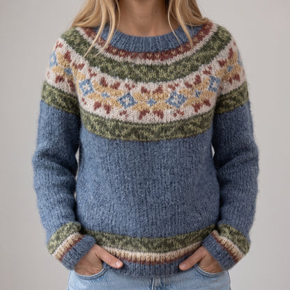 Das Katri | Blauer Retro-Pullover mit floralem Muster