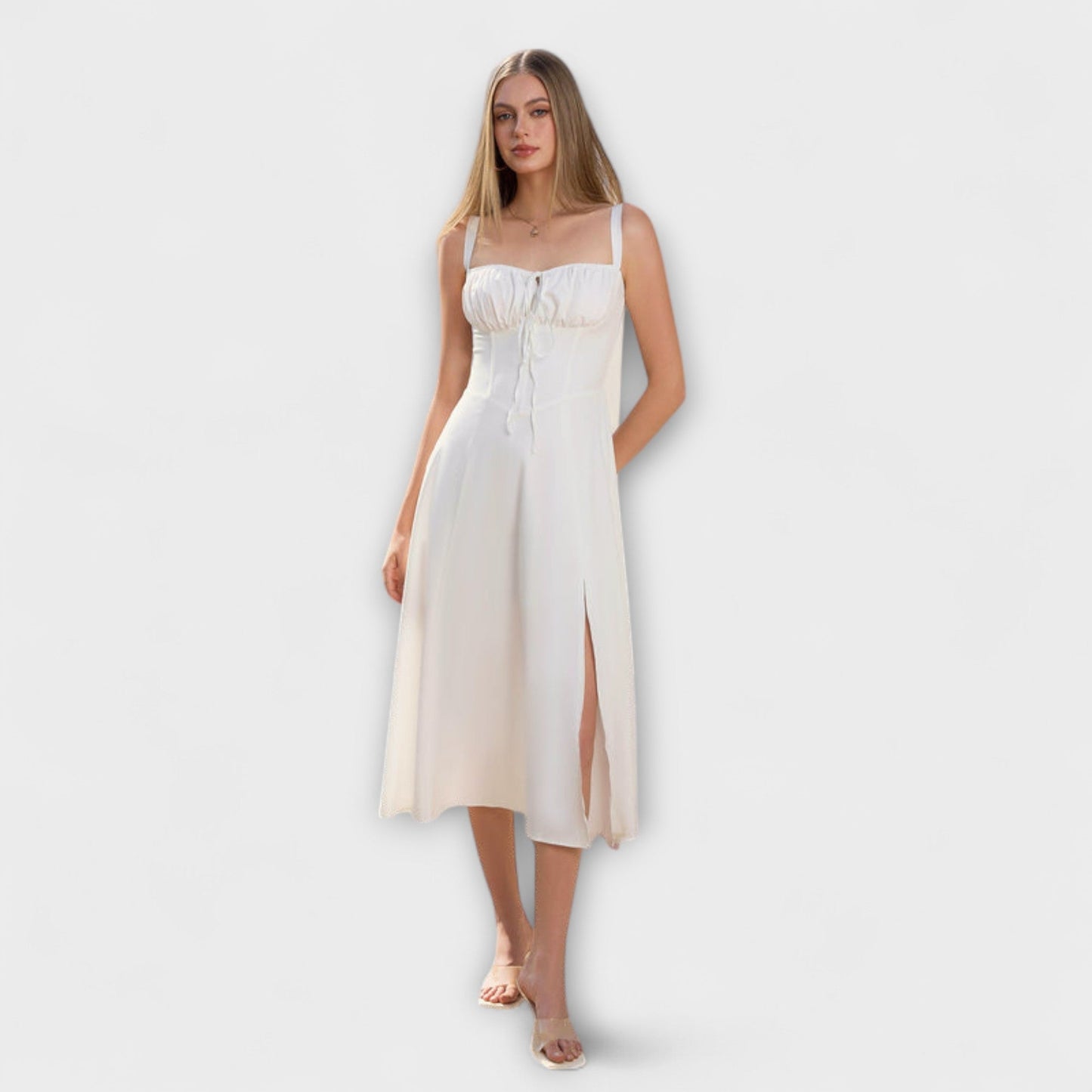 Hope - Cremefarbenes Kleid mit Rüschen und Schlitz
