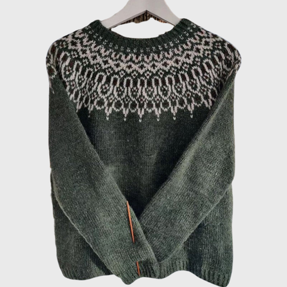 Winter Pine | Dunkelgrüner Pullover mit Schneeflocken-Muster