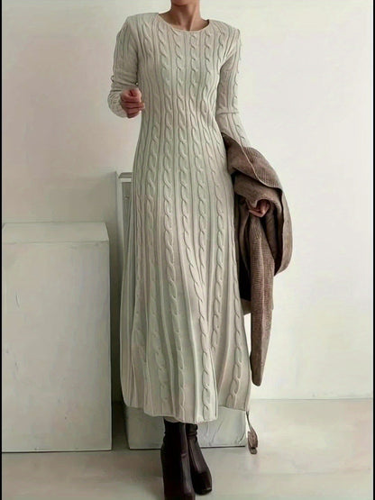 Carmen | Bequemes Zopfstrick-Maxikleid