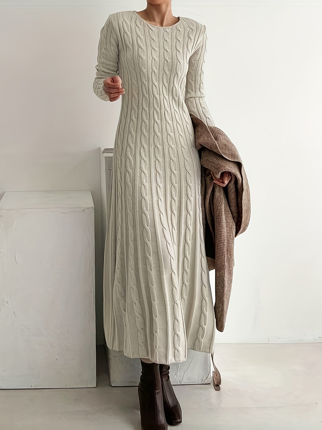 Carmen | Bequemes Zopfstrick-Maxikleid