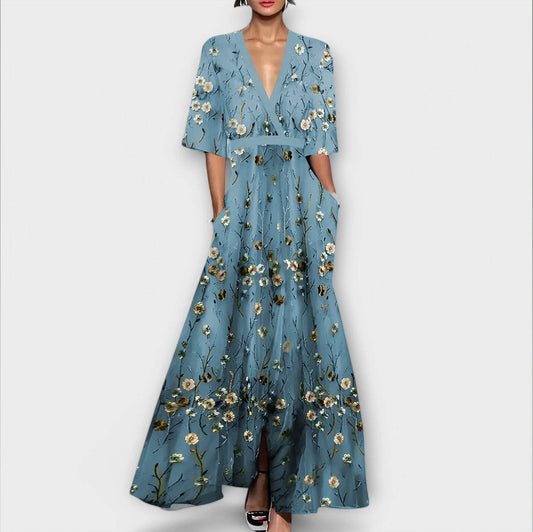 Jana - Hellblaues Maxikleid mit Blütenmuster