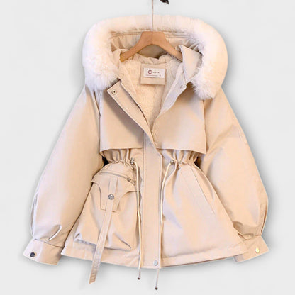 Bela | Beige elegante Winterjacke mit Pelzkragen