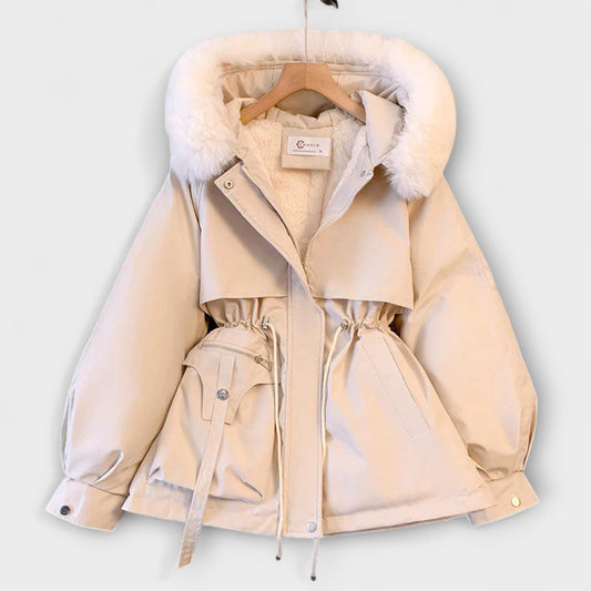 Bela | Beige elegante Winterjacke mit Pelzkragen