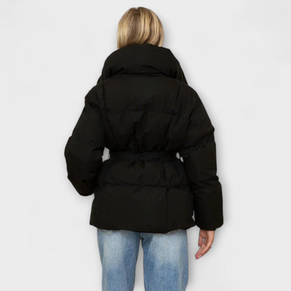 Alice | Cremefarbene elegante Winterjacke mit Kapuze