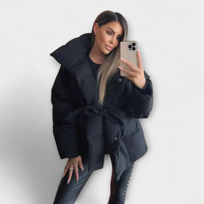 Alice | Cremefarbene elegante Winterjacke mit Kapuze