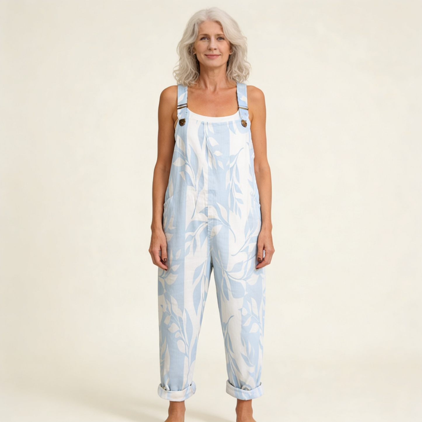 Wibke | Latzhose mit azurblauem Blattmotiv