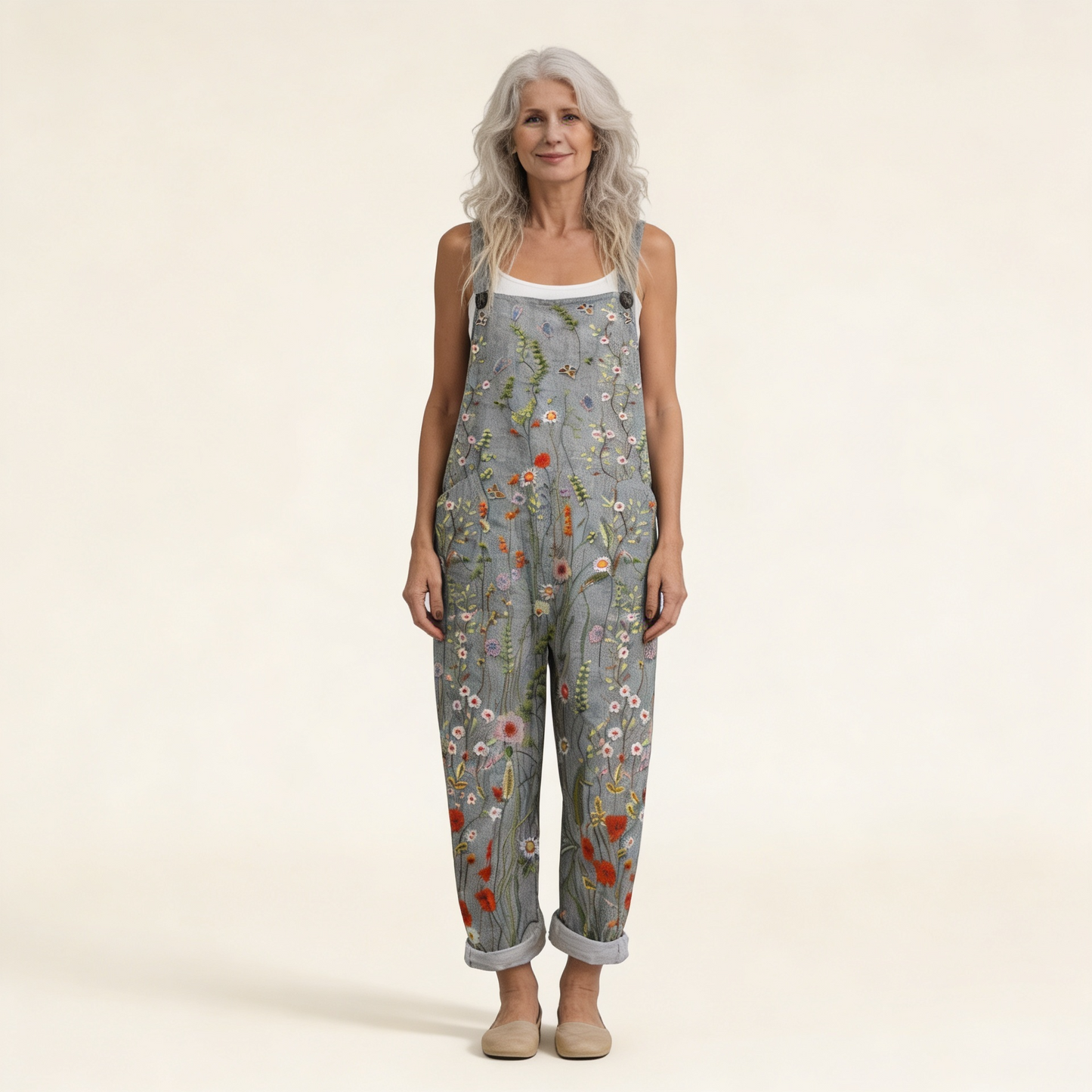 Anetta | Latzhose mit ländlichen Blüten