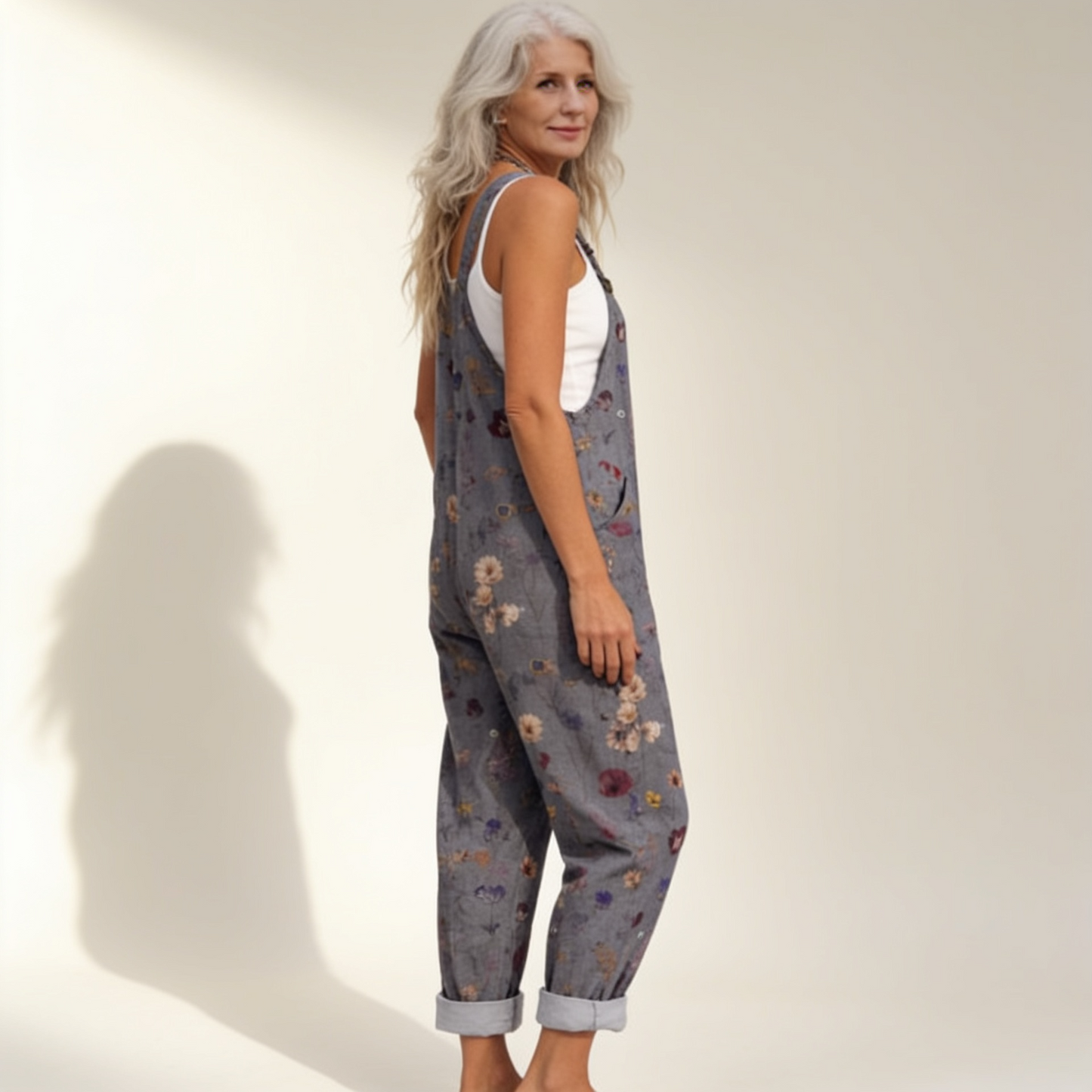 Roswitha | Latzhose mit grauen Blüten