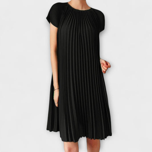 Sandra | Schwarzes Plisseekleid